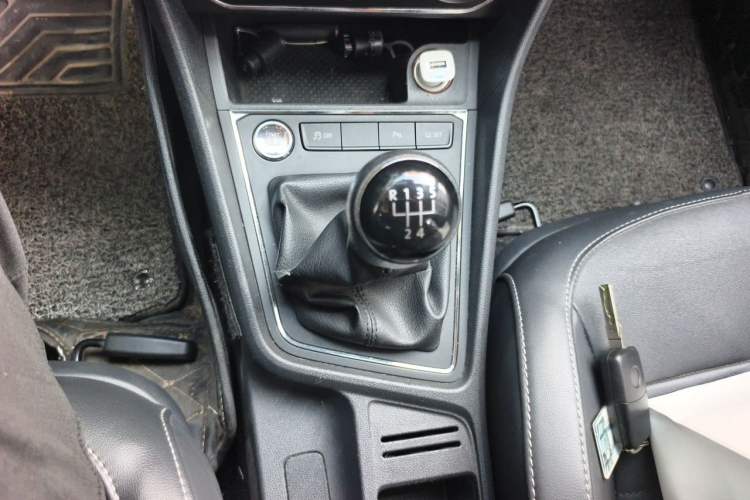 Used Volkswagen Lavida 2017 1.6L Manual Comfort Edition Gear Lever