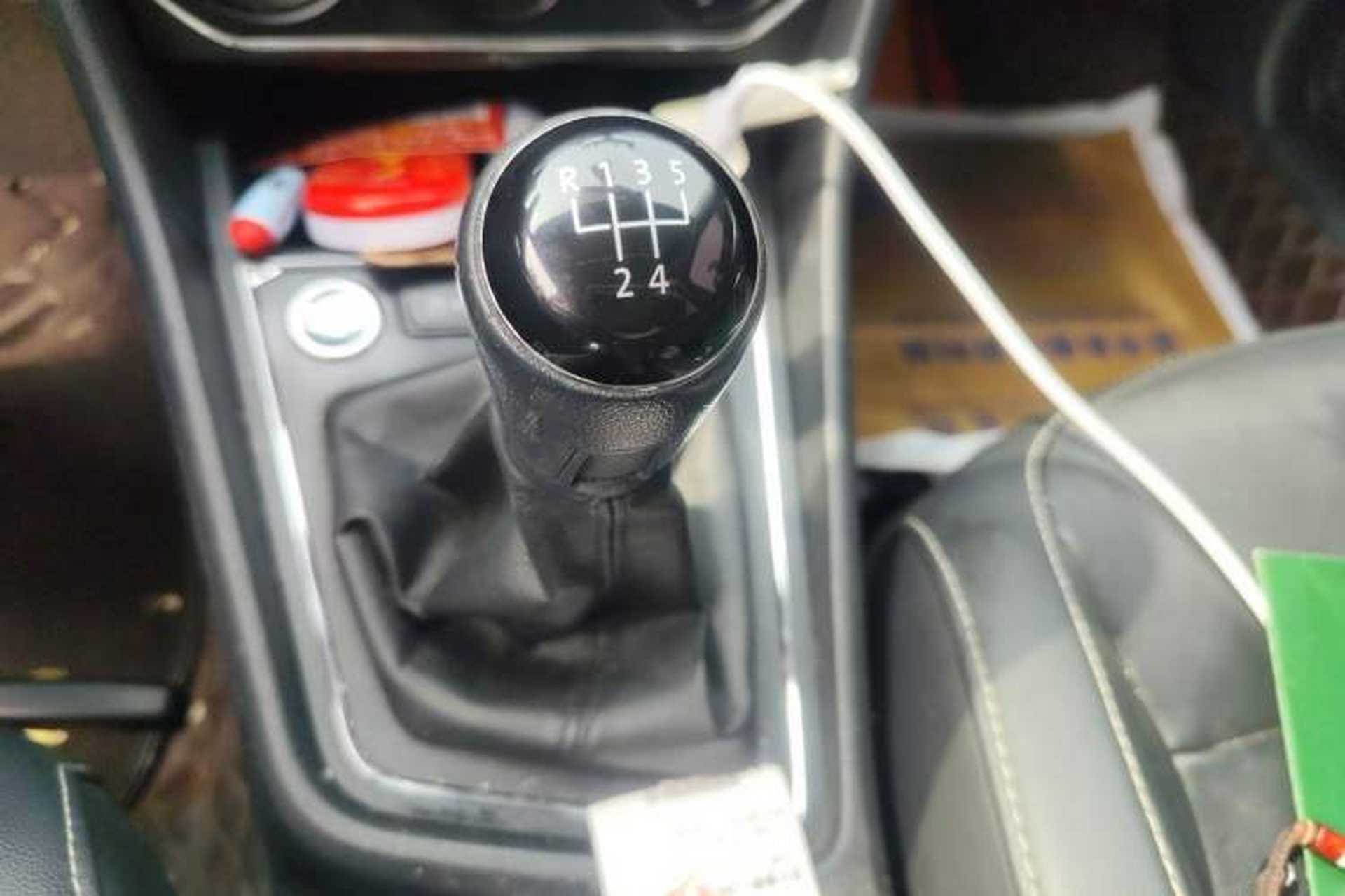 Used Volkswagen Lavida 2017 1.6L Manual Comfort Edition Gear Lever