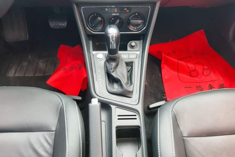 Used Volkswagen Lavida 2017 1.6L Automatic Comfort Edition Gear Lever