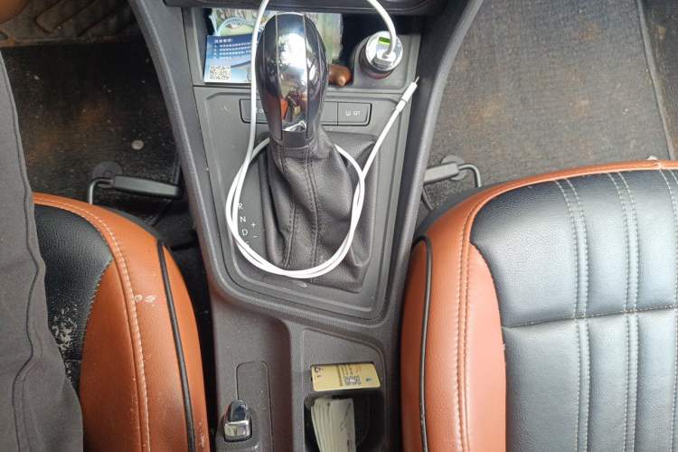 Used Volkswagen Lavida 2017 1.6L Automatic Fashion Edition Gear Lever