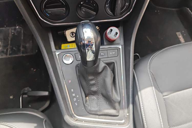 Used Volkswagen Lavida 2017 1.6L Automatic Comfort Edition Gear Lever