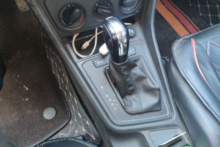 Used Volkswagen Lavida 2017 1.6L Automatic Fashion Edition Gear Lever