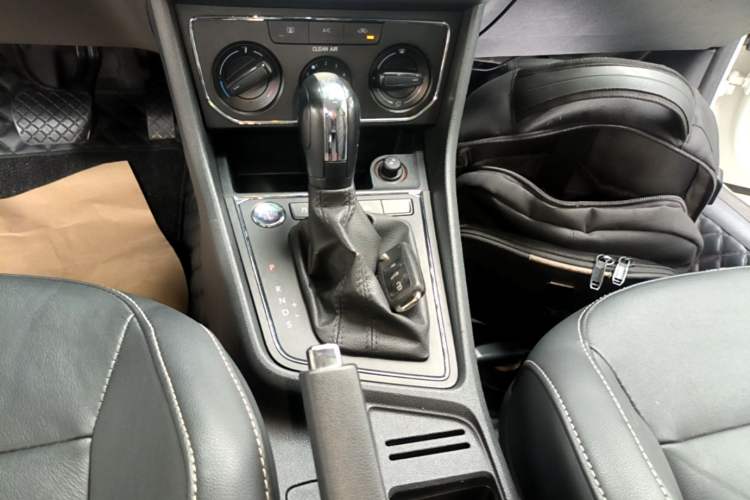 Used Volkswagen Lavida 2017 1.6L Automatic Comfort Edition Gear Lever