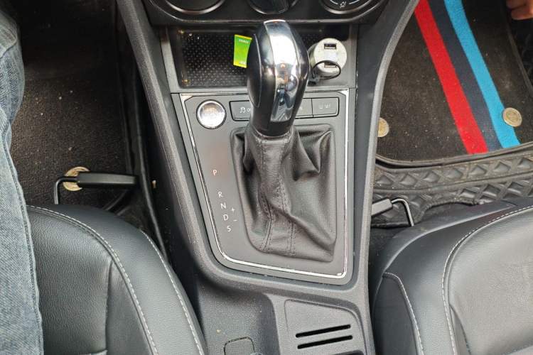 Used Volkswagen Lavida 2017 1.6L Automatic Comfort Edition Gear Lever