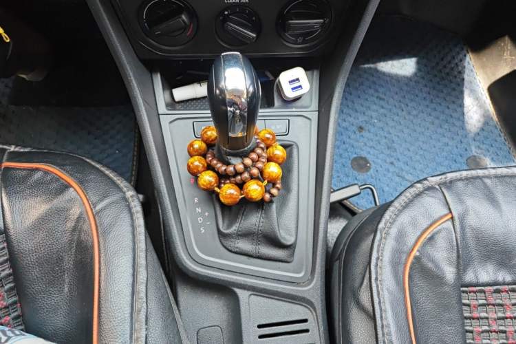 Used Volkswagen Lavida 2017 1.6L Automatic Fashion Edition Gear Lever