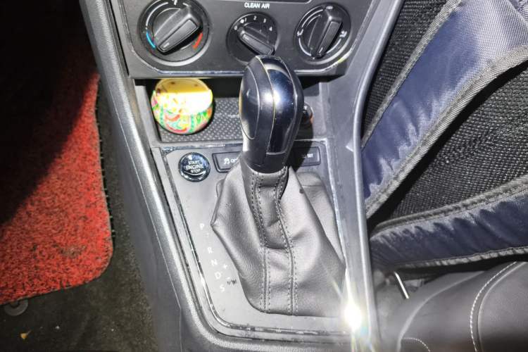 Used Volkswagen Lavida 2017 1.6L Automatic Comfort Edition Gear Lever