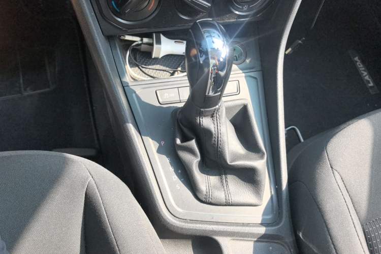 Used Volkswagen Lavida 2017 1.6L Automatic Fashion Edition Gear Lever