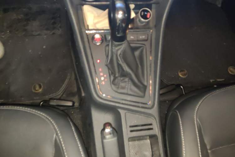 Used Volkswagen Lavida 2017 1.6L Automatic Comfort Edition Gear Lever