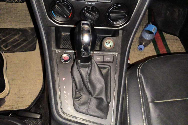 Used Volkswagen Lavida 2017 1.6L Automatic Comfort Edition Gear Lever