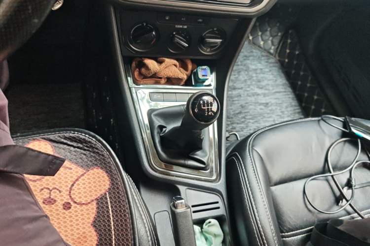 Used Volkswagen Lavida 2017 1.6L Manual Fashion Edition Gear Lever
