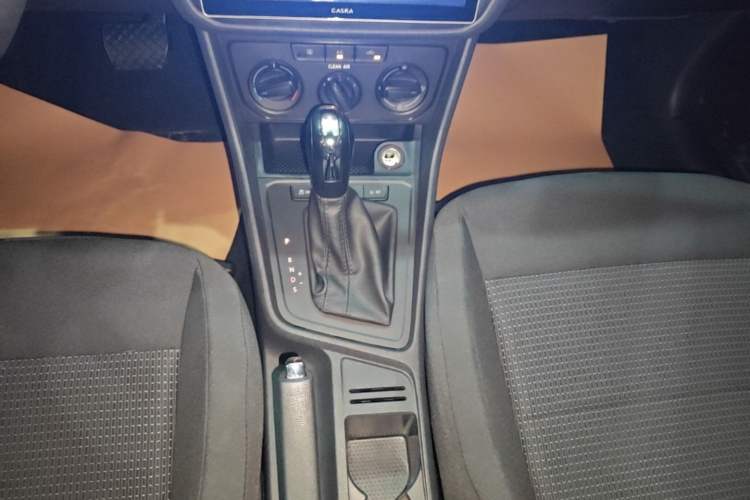 Used Volkswagen Lavida 2017 1.6L Automatic Fashion Edition Gear Lever