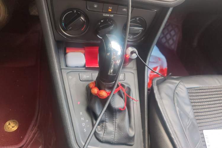Used Volkswagen Lavida 2017 1.6L Automatic Fashion Edition Gear Lever
