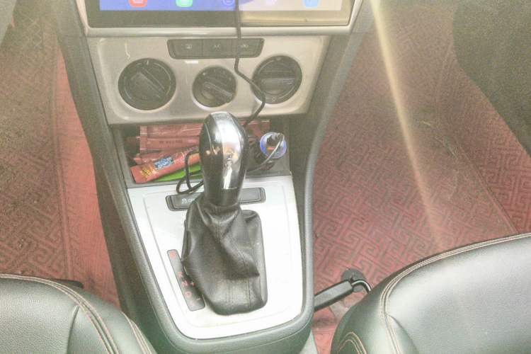 Used Volkswagen Lavida 2017 1.6L Automatic Comfort Edition Gear Lever