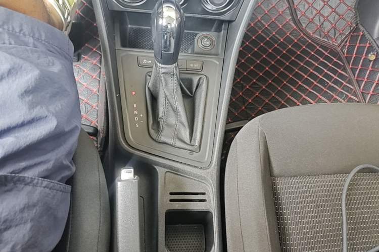 Used Volkswagen Lavida 2017 1.6L Automatic Fashion Edition Gear Lever