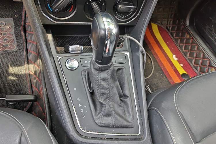 Used Volkswagen Lavida 2017 1.6L Automatic Comfort Edition Gear Lever
