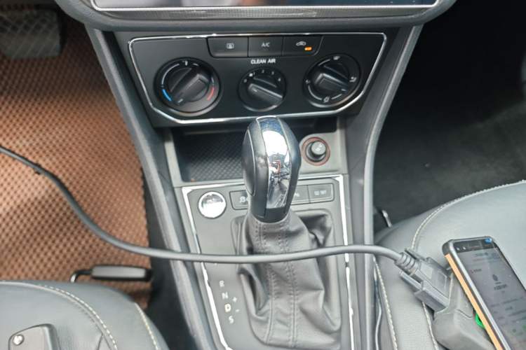 Used Volkswagen Lavida 2017 1.6L Automatic Comfort Edition Gear Lever