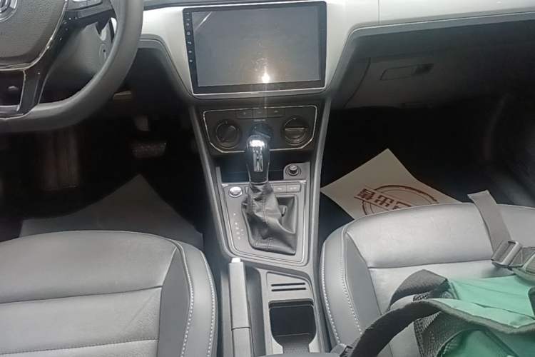 Used Volkswagen Lavida 2017 1.6L Automatic Comfort Edition Gear Lever