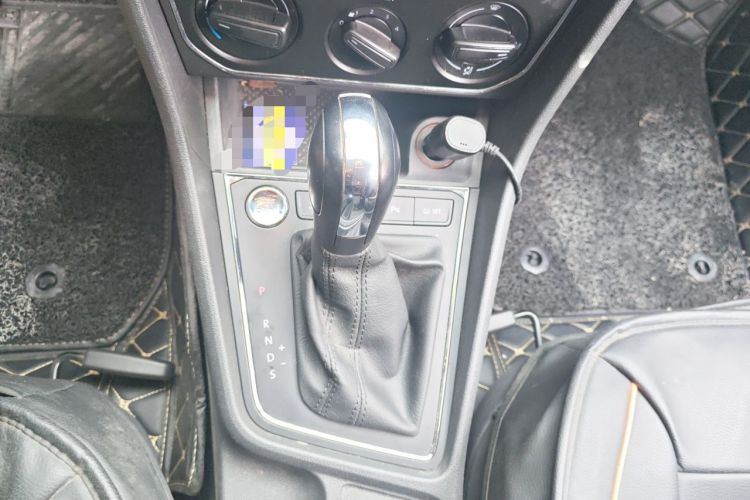 Used Volkswagen Lavida 2017 1.6L Automatic Comfort Edition Gear Lever