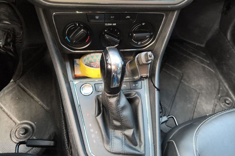 Used Volkswagen Lavida 2017 1.6L Automatic Comfort Edition Gear Lever