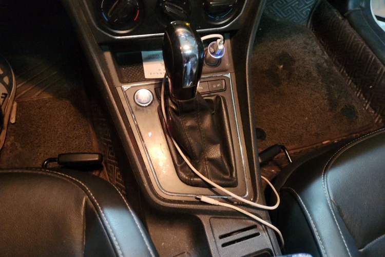 Used Volkswagen Lavida 2017 1.6L Automatic Comfort Edition Gear Lever