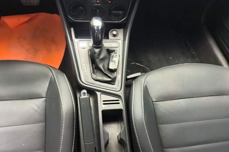 Used Volkswagen Lavida 2017 1.6L Automatic Comfort Edition Gear Lever