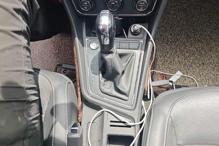 Used Volkswagen Lavida 2017 230TSI DSG Comfort Edition Gear Lever