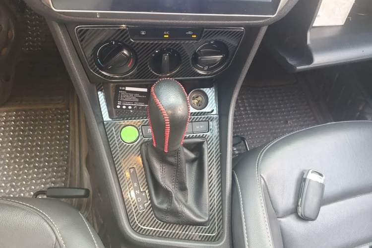 Used Volkswagen Lavida 2017 1.6L Automatic Comfort Edition Gear Lever