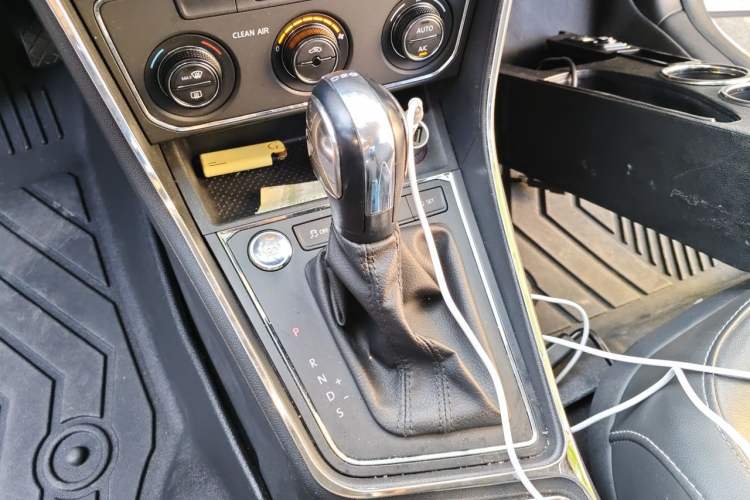 Used Volkswagen Lavida 2017 230TSI DSG Comfort Edition Gear Lever