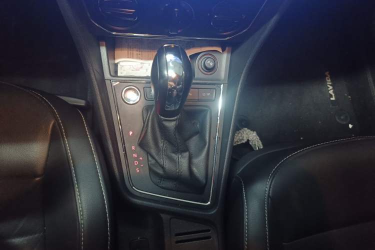 Used Volkswagen Lavida 2017 1.6L Automatic Comfort Edition Gear Lever