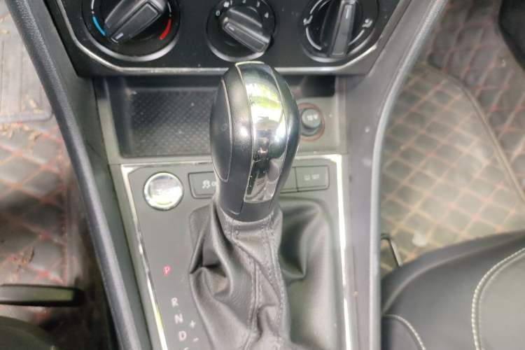 Used Volkswagen Lavida 2017 1.6L Automatic Comfort Edition Gear Lever