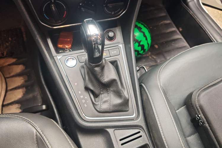 Used Volkswagen Lavida 2017 1.6L Automatic Comfort Edition Gear Lever