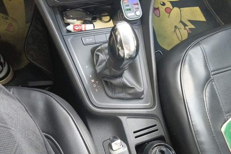 Used Volkswagen Lavida 2017 1.6L Automatic Fashion Edition Gear Lever