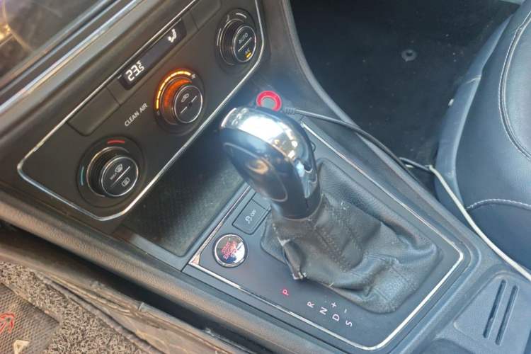 Used Volkswagen Lavida 2017 230TSI DSG Comfort Edition Gear Lever