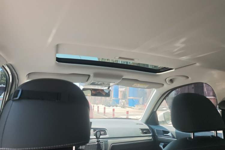 Used Volkswagen Lavida 2017 1.6L Automatic Comfort Edition Headliner