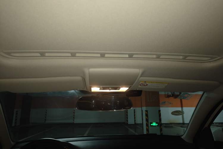 Used Volkswagen Lavida 2017 1.6L Automatic Comfort Edition Headliner