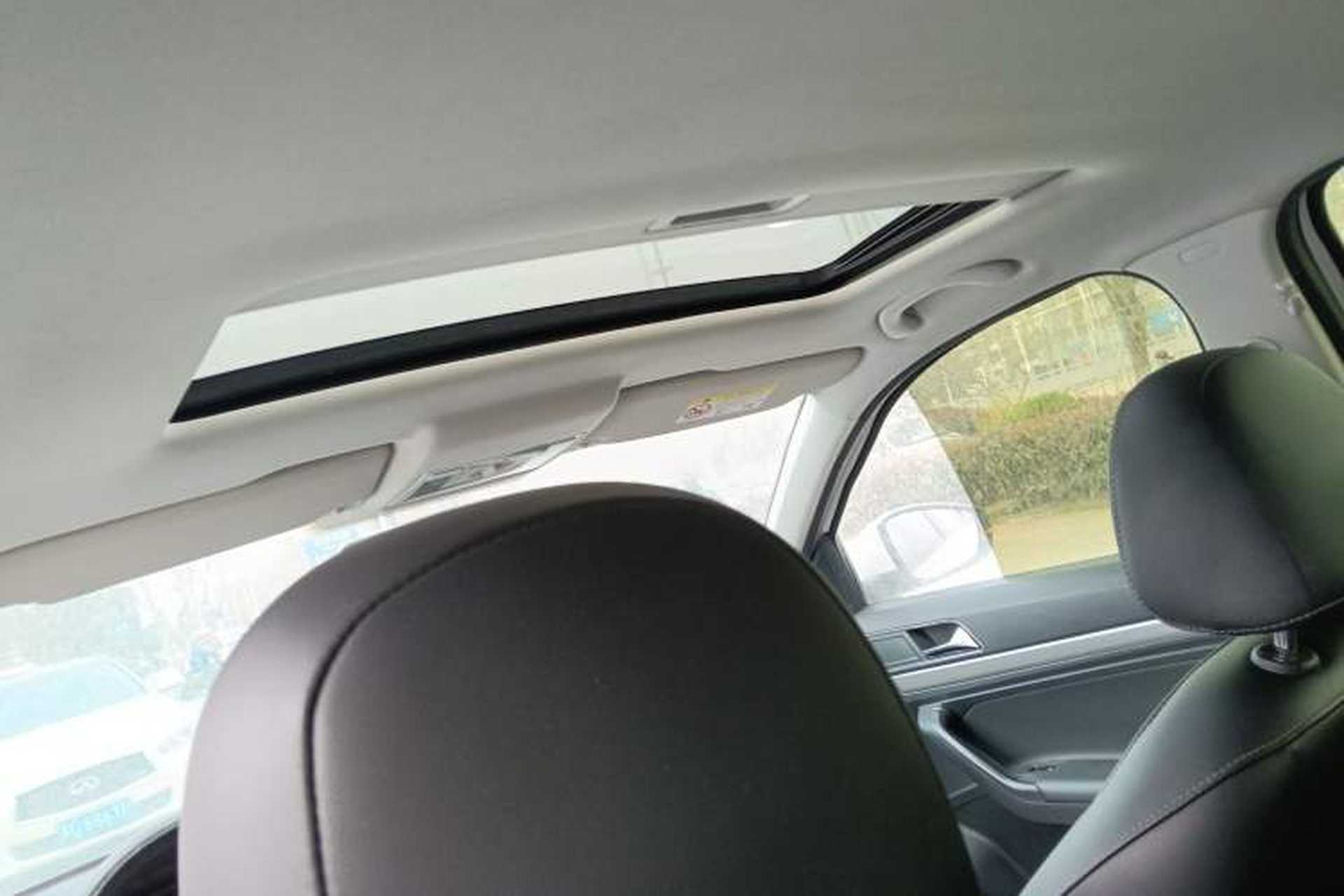 Used Volkswagen Lavida 2017 1.6L Automatic Comfort Edition Headliner