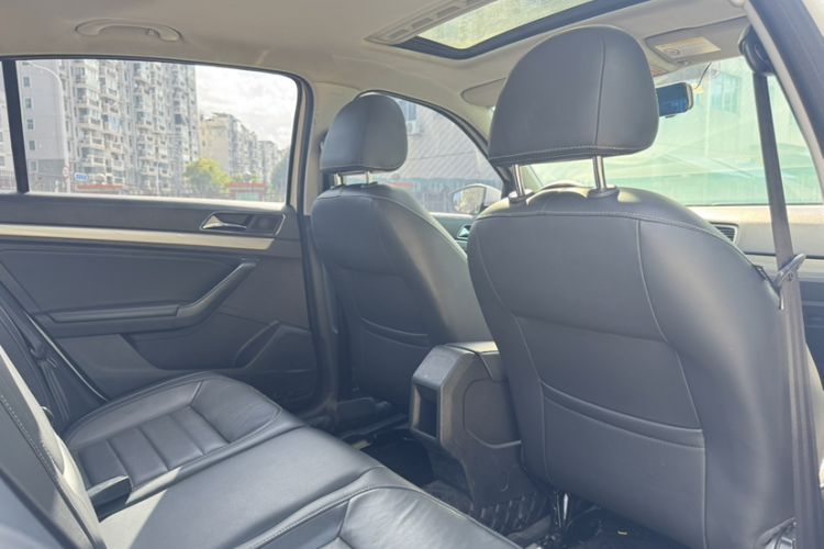 Used Volkswagen Lavida 2017 1.6L Automatic Comfort Edition Headliner