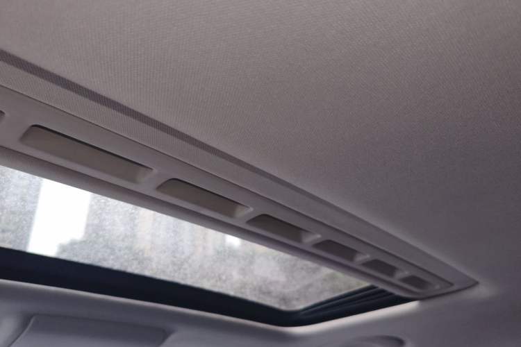 Used Volkswagen Lavida 2017 1.6L Automatic Comfort Edition Headliner