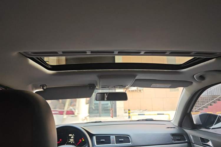 Used Volkswagen Lavida 2017 1.6L Automatic Comfort Edition Headliner