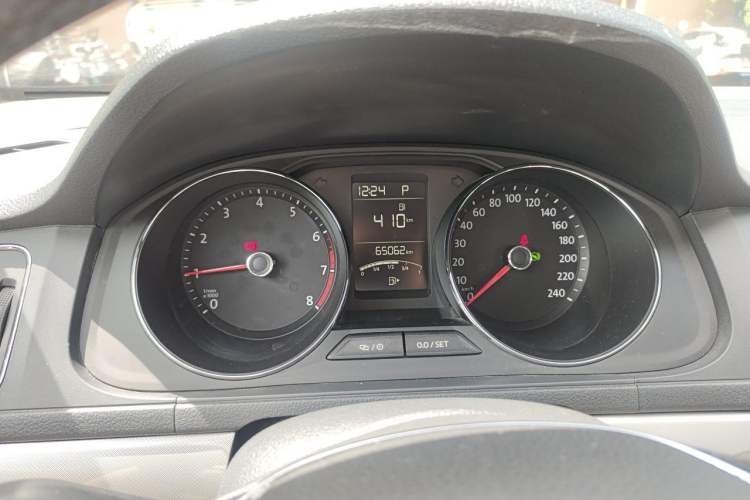 Used Volkswagen Lavida 2017 1.6L Automatic Comfort Edition Instrument Cluster