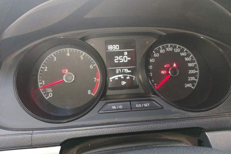 Used Volkswagen Lavida 2017 1.6L Manual Fashion Edition Instrument Cluster