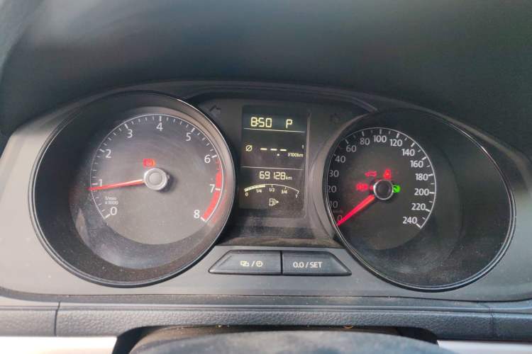 Used Volkswagen Lavida 2017 1.6L Automatic Fashion Edition Instrument Cluster