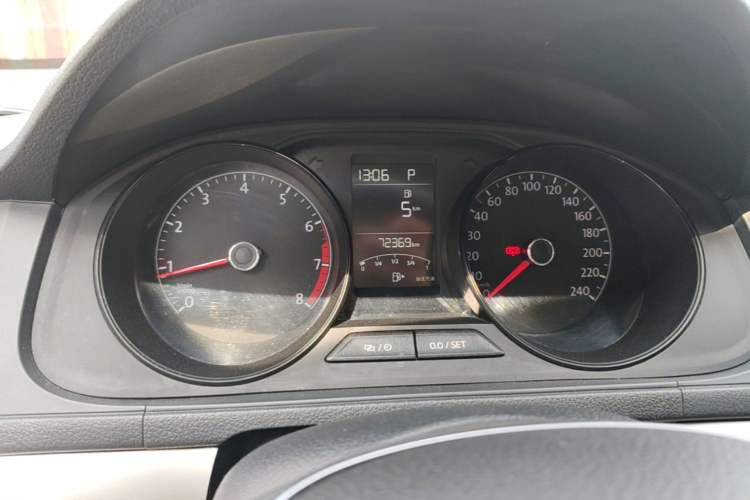 Used Volkswagen Lavida 2017 1.6L Automatic Fashion Edition Instrument Cluster
