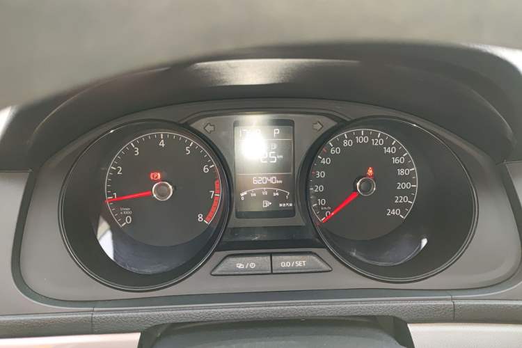 Used Volkswagen Lavida 2017 1.6L Automatic Fashion Edition Instrument Cluster