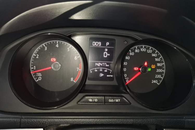 Used Volkswagen Lavida 2017 1.6L Automatic Fashion Edition Instrument Cluster