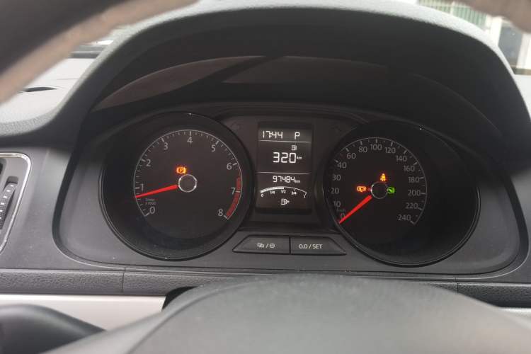 Used Volkswagen Lavida 2017 1.6L Automatic Fashion Edition Instrument Cluster