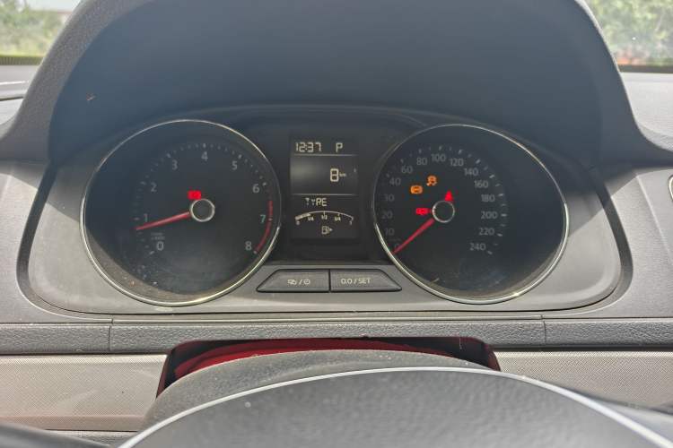 Used Volkswagen Lavida 2017 1.6L Automatic Comfort Edition Instrument Cluster