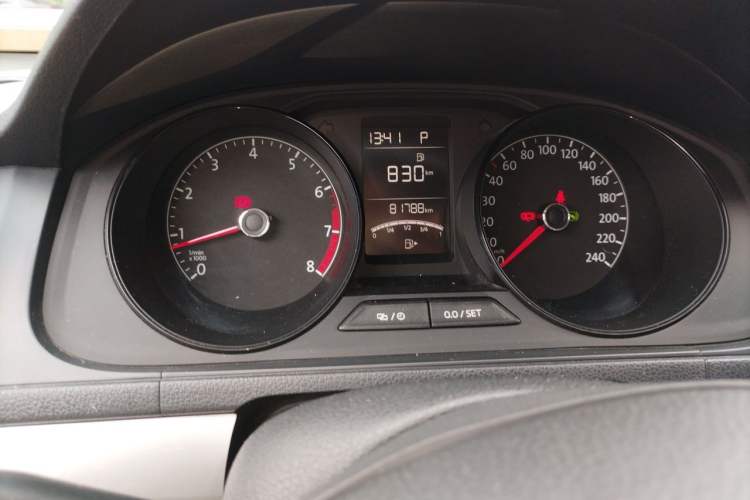 Used Volkswagen Lavida 2017 1.6L Automatic Fashion Edition Instrument Cluster