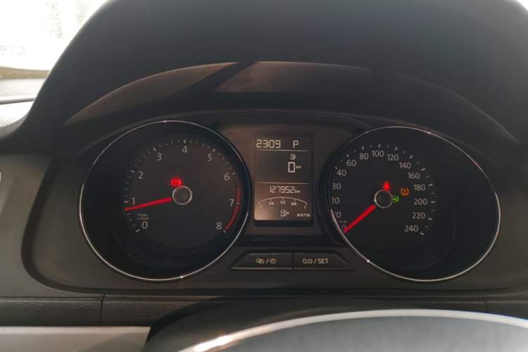 Used Volkswagen Lavida 2017 1.6L Automatic Comfort Edition Instrument Cluster