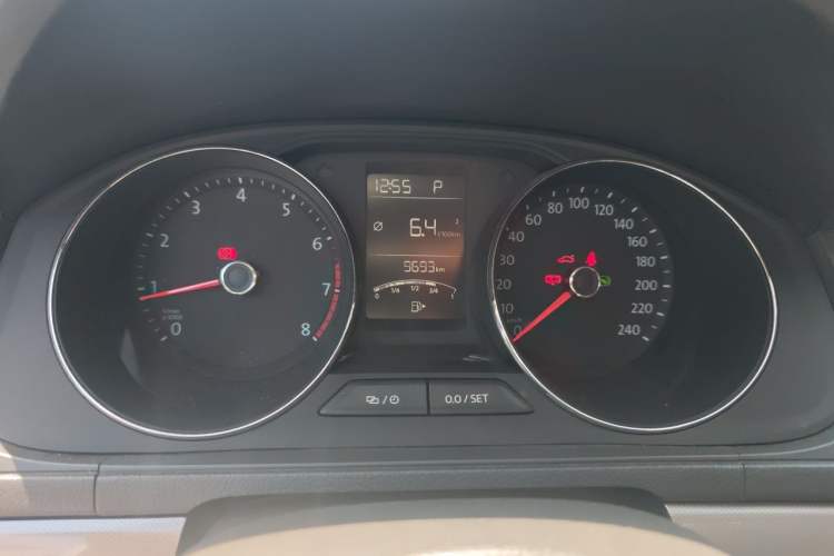 Used Volkswagen Lavida 2017 1.6L Automatic Comfort Edition Instrument Cluster